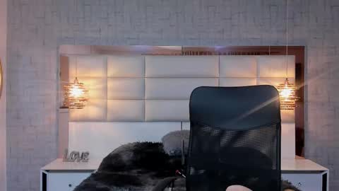 Snapshot of nohemi_louse chatting on November 19, 7:03 pm Nohemi online show from November 19, 7:03 pm