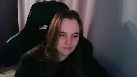 noir_ember_ online show from September 29, 11:04 am