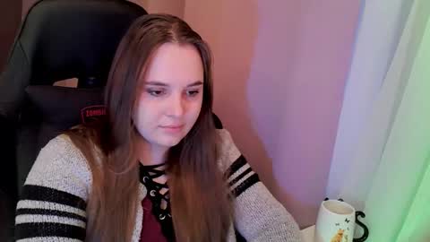 noir_ember_ online show from November 11, 11:43 am