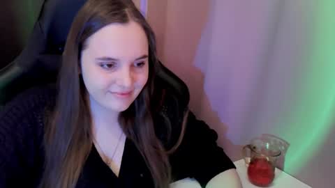 noir_ember_ online show from February 7, 8:29 am