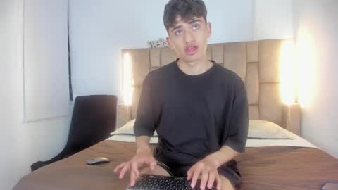 Snapshot of noir_sebas chatting on March 19, 4:05 am Sebas online show from March 19, 4:05 am