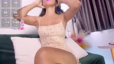 noirelysia online show from February 5, 8:08 am