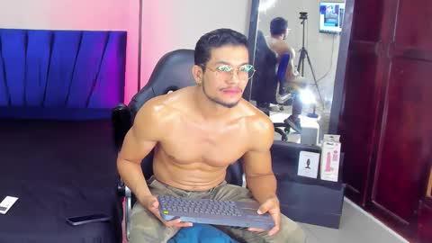 Snapshot of nolan_joness chatting on March 16, 9:52 pm Im Nolan online show from March 16, 9:52 pm