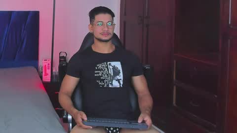 Snapshot of nolan_joness chatting on March 25, 7:53 pm Im Nolan online show from March 25, 7:53 pm