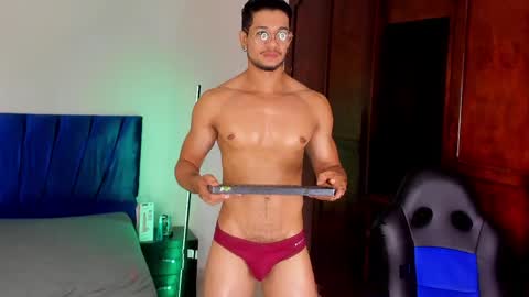 Snapshot of nolan_joness chatting on April 7, 8:31 pm Im Nolan online show from April 7, 8:31 pm