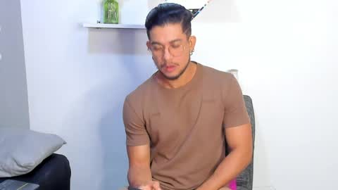 Snapshot of nolan_joness chatting on May 8, 2:17 am Im Nolan online show from May 8, 2:17 am