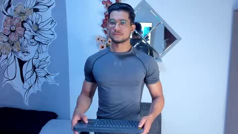 Snapshot of nolan_joness chatting on May 21, 1:45 am Im Nolan online show from May 21, 1:45 am