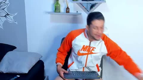 Snapshot of nolan_joness chatting on May 23, 11:47 am Im Nolan online show from May 23, 11:47 am