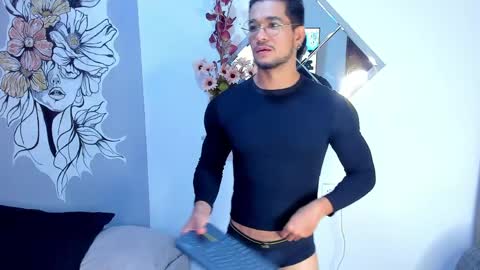 Snapshot of nolan_joness chatting on May 28, 2:31 am Im Nolan online show from May 28, 2:31 am