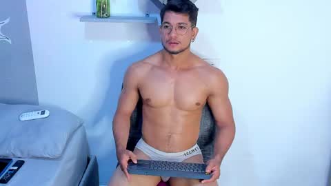 Snapshot of nolan_joness chatting on June 18, 1:17 am Im Nolan online show from June 18, 1:17 am