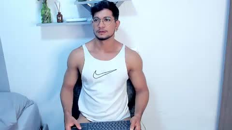 Snapshot of nolan_joness chatting on July 8, 1:21 am Im Nolan online show from July 8, 1:21 am
