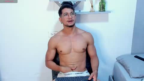 Snapshot of nolan_joness chatting on July 20, 2:37 am Im Nolan online show from July 20, 2:37 am