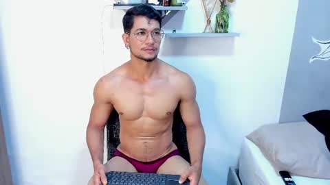 Snapshot of nolan_joness chatting on July 30, 2:43 am Im Nolan online show from July 30, 2:43 am