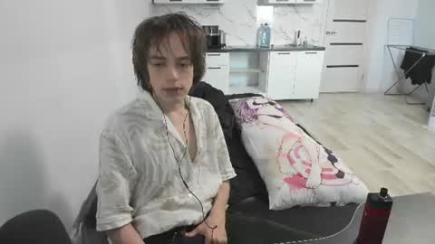 nolan_sagee online show from June 15, 10:06 am