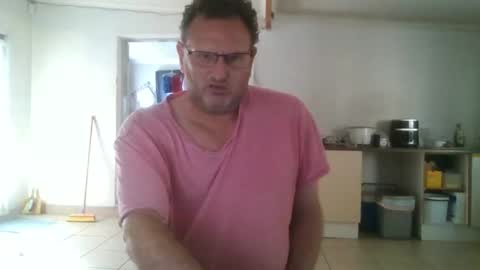 Snapshot of nollie244 chatting on January 9, 5:32 am Nollie online show from January 9, 5:32 am
