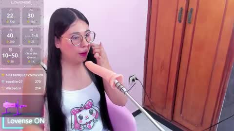 Snapshot of nomi_blue chatting on December 14, 3:45 am Nahomi online show from December 14, 3:45 am