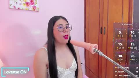 Snapshot of nomi_blue chatting on December 15, 3:22 am Nahomi online show from December 15, 3:22 am