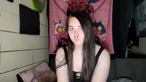 Snapshot of nonbinarybeauty20 chatting on May 13, 7:17 am nonbinarybeauty20 online show from May 13, 7:17 am