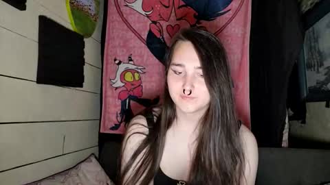 Snapshot of nonbinarybeauty20 chatting on May 20, 8:42 am nonbinarybeauty20 online show from May 20, 8:42 am