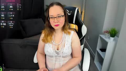 Snapshot of nora_blackwood chatting on June 14, 11:12 am nora blackwood online show from June 14, 11:12 am