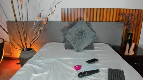 Nora Da Silva online show from December 23, 12:30 am