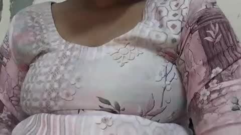 Snapshot of nora_roy246 chatting on November 3, 4:14 am nora_roy246 online show from November 3, 4:14 am