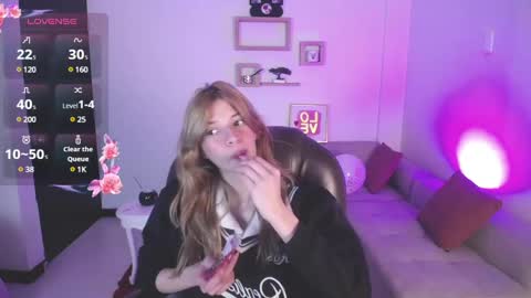 Nora online show from February 18, 6:37 pm