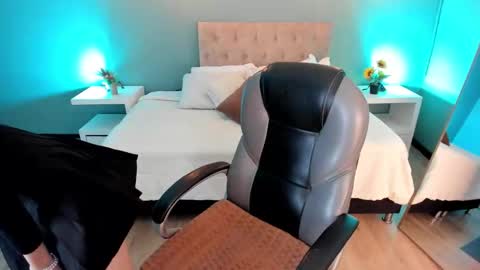 Snapshot of nora_vennucci chatting on November 11, 6:08 pm Nora online show from November 11, 6:08 pm