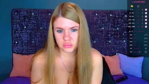 Snapshot of norabigas chatting on October 5, 1:48 am Nora online show from October 5, 1:48 am