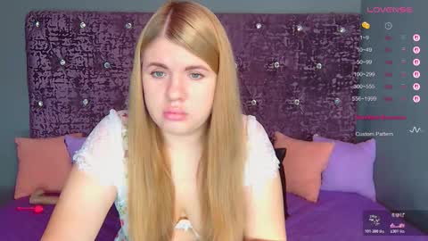 Snapshot of norabigas chatting on November 27, 1:51 am Nora online show from November 27, 1:51 am