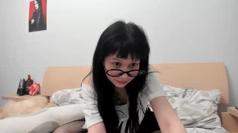 nora  online show from October 3, 9:45 pm