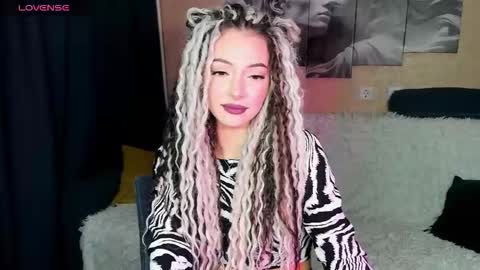 NoraSun online show from December 16, 10:42 am