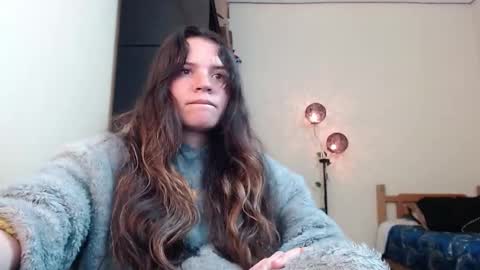 noreen_ online show from December 16, 5:33 pm