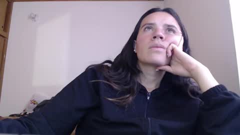 noreen_ online show from December 16, 8:25 pm