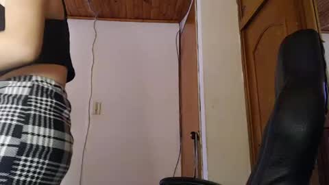 noreen_ online show from April 26, 4:15 pm