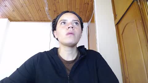 noreen_ online show from May 7, 6:35 pm