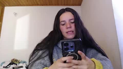 noreen_ online show from May 21, 9:00 pm