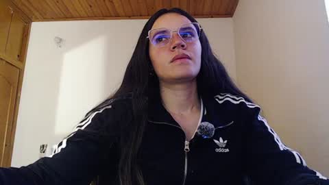noreen_ online show from June 3, 3:39 pm