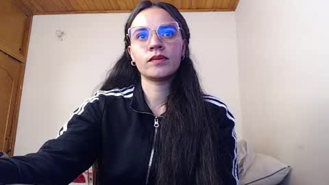 noreen_ online show from June 4, 5:30 pm