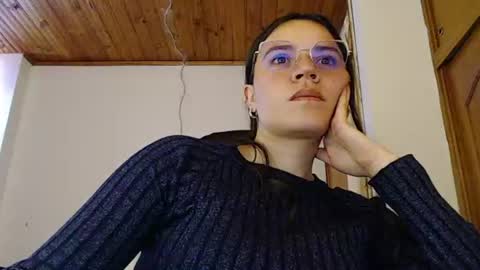 noreen_ online show from July 30, 9:03 pm