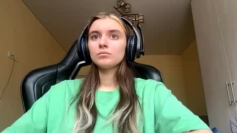 Snapshot of norinefrymyer chatting on March 19, 8:07 am Elena online show from March 19, 8:07 am