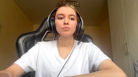 Snapshot of norinefrymyer chatting on March 23, 8:18 am Elena online show from March 23, 8:18 am