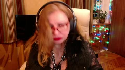 Snapshot of norma_gin chatting on April 18, 9:15 pm miss Tress online show from April 18, 9:15 pm