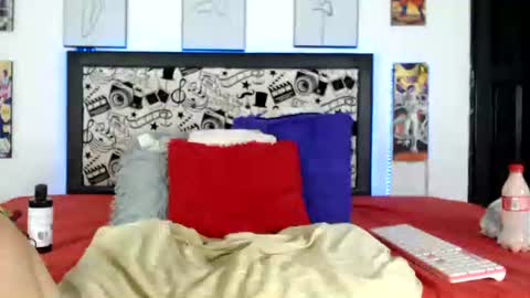 Snapshot of normaa22 chatting on March 8, 2:04 am Norma online show from March 8, 2:04 am