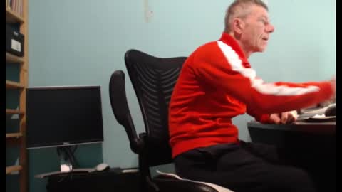 Snapshot of normuc chatting on December 25, 8:40 am Normuc online show from December 25, 8:40 am