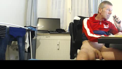 Snapshot of normuc chatting on October 3, 11:51 am Normuc online show from October 3, 11:51 am