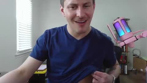 Snapshot of northofsouth_xxx chatting on May 13, 4:04 pm northofsouth_xxx online show from May 13, 4:04 pm