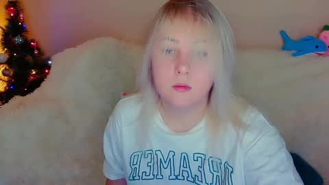 hi glad to chat online show from December 22, 11:41 pm