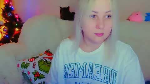 hi glad to chat online show from December 23, 8:47 pm