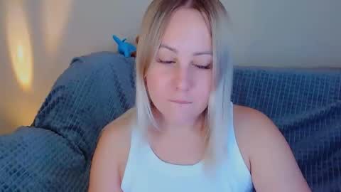 hi glad to chat online show from September 9, 10:04 am